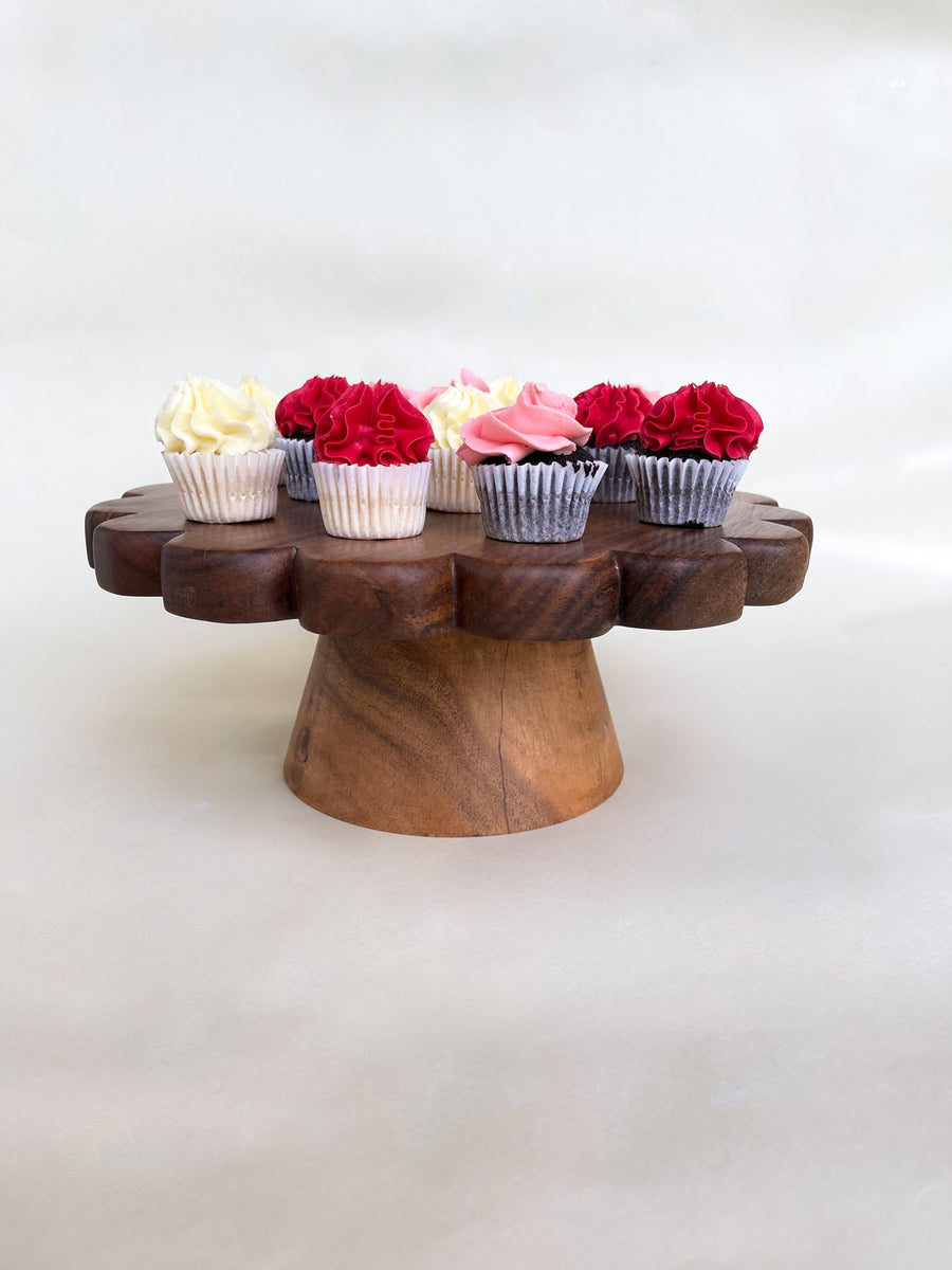 Scalloped cake stand hotsell