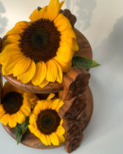 Load image into Gallery viewer, Izmir Stand
